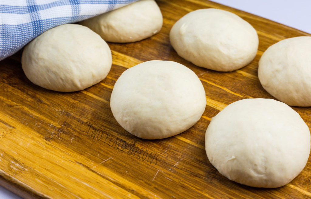 Pita bread dough all rolled into balls.