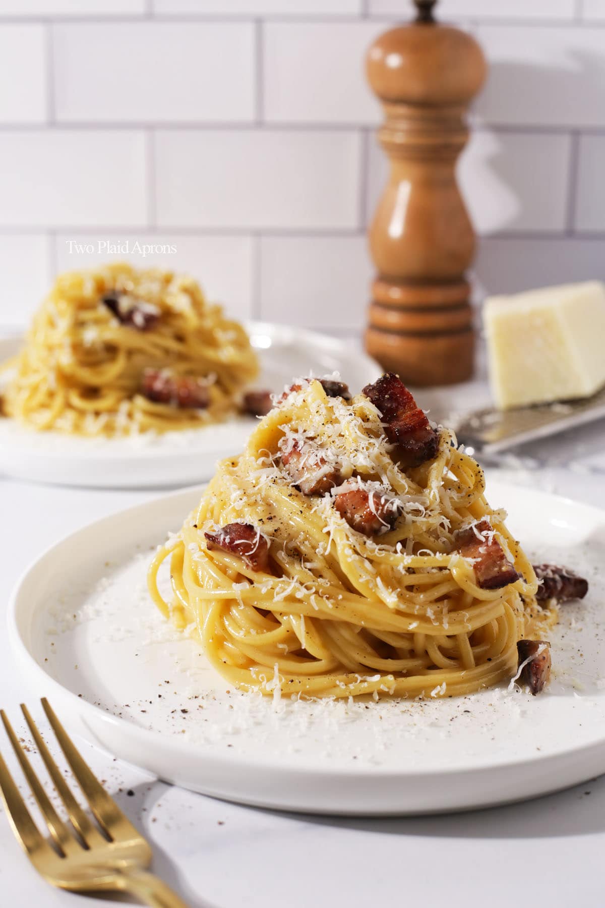 Side view of creamy spaghetti carbonara on a plate.