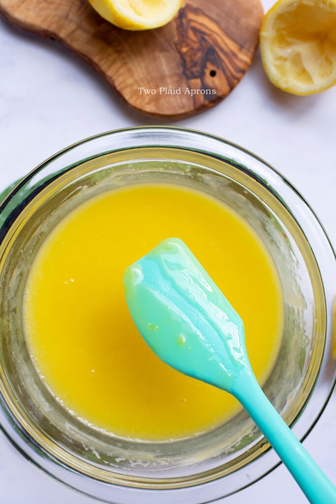 Showing the thickness of lemon curd when it's hot.
