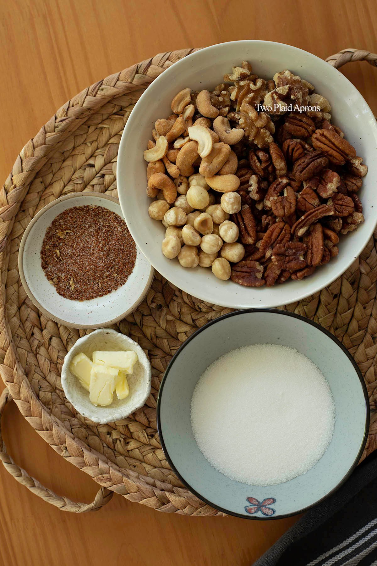 Ingredients for this easy spiced nut with Szechuan pepper.