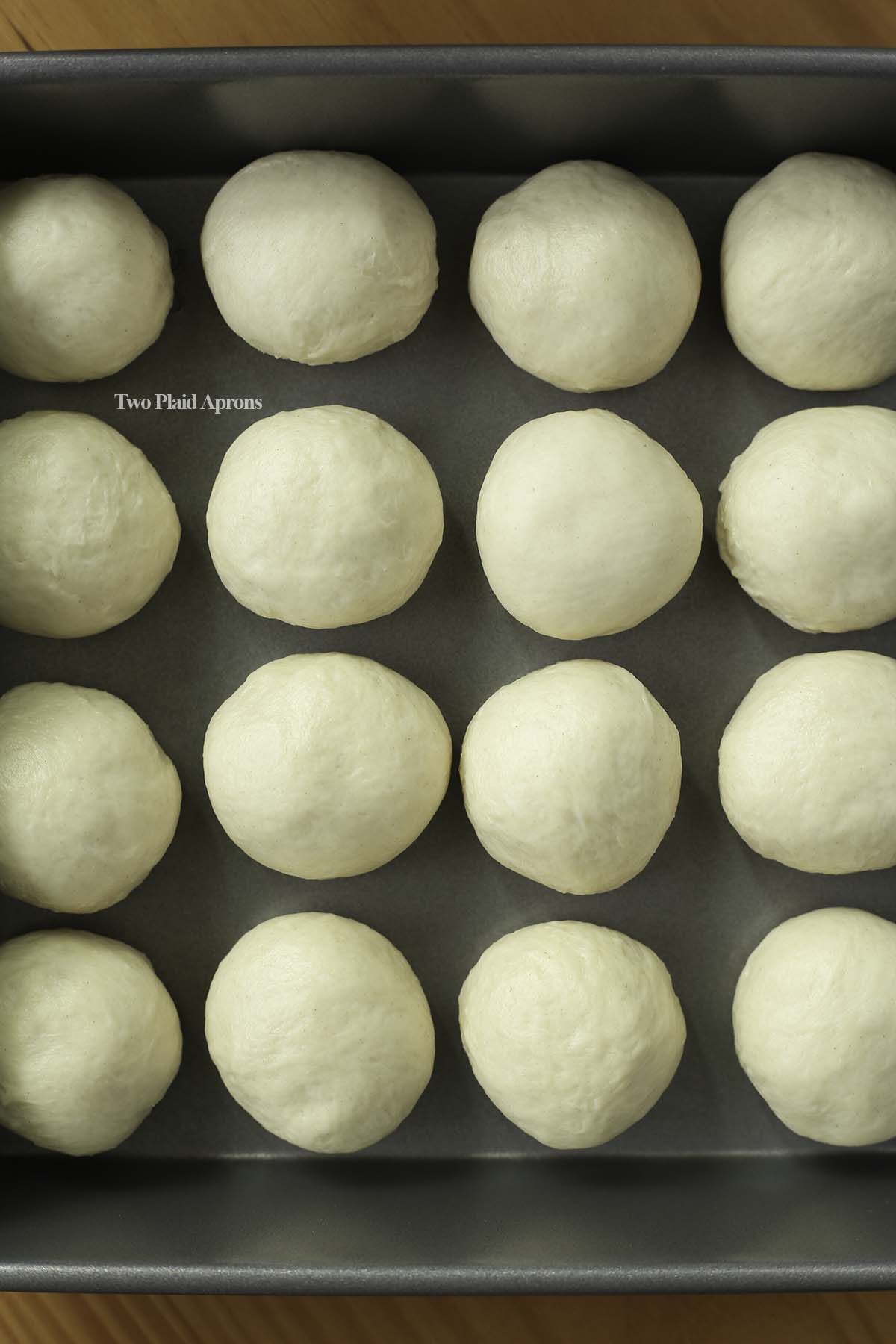 Milk bread rolls rolled into balls.
