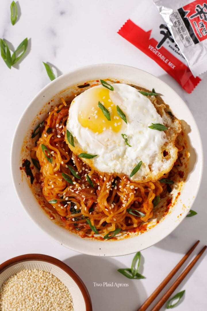 Kimchi Chili Oil Ramen (Only 10 Minutes!) Two Plaid Aprons