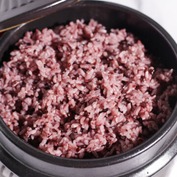 Close up of Korean purple rice in a dolsot.