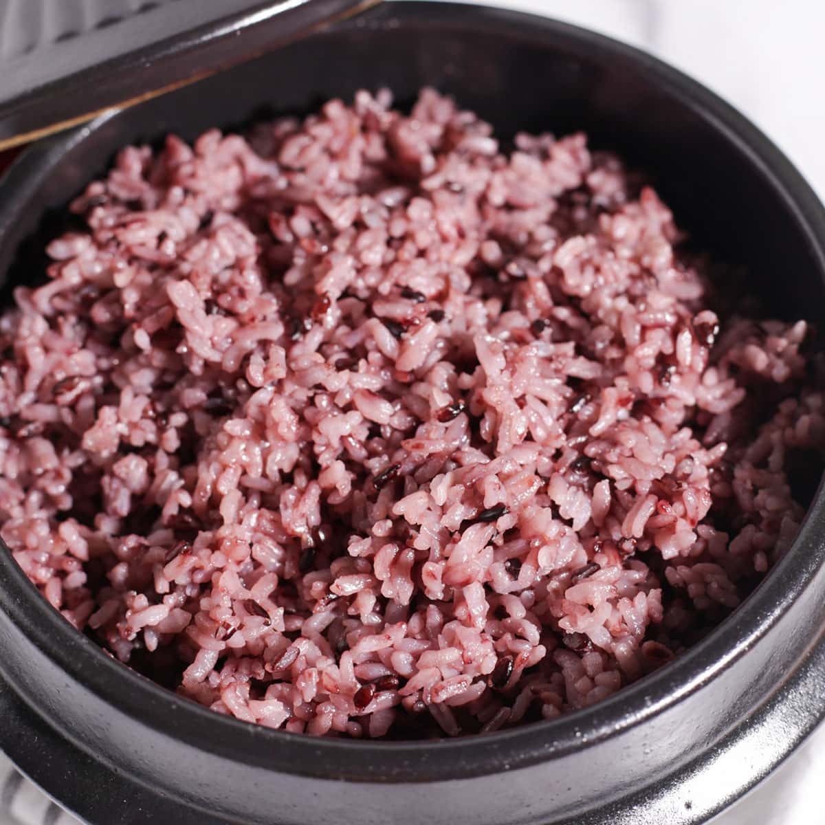 https://twoplaidaprons.com/wp-content/uploads/2022/03/Korean-purple-rice-cooked-in-stone-pot-thumbnail.jpg