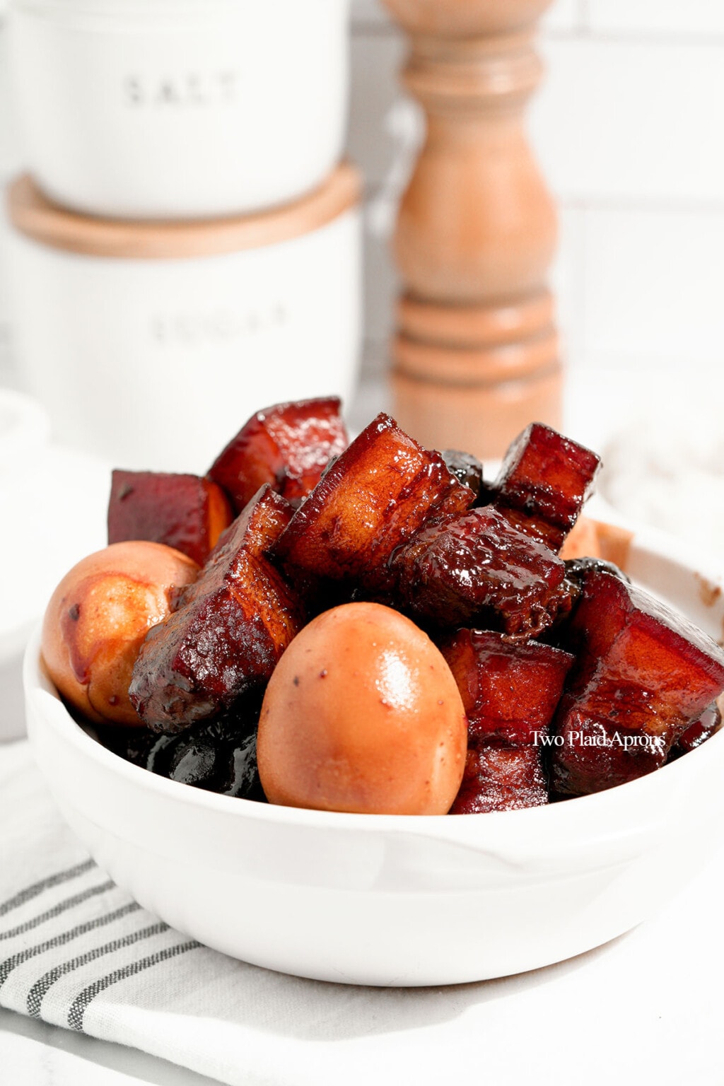 Hong Shao Rou (Red Braised Pork) | Two Plaid Aprons