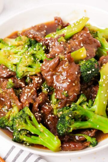 Beef and broccoli garnished with sesame seeds.