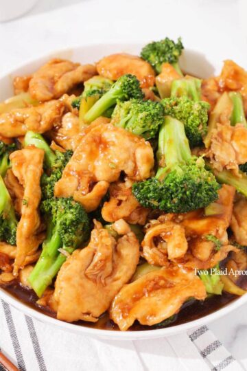Chinese chicken and broccoli on a plate.