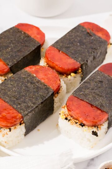 Side shot of spam musubi thumbnail.