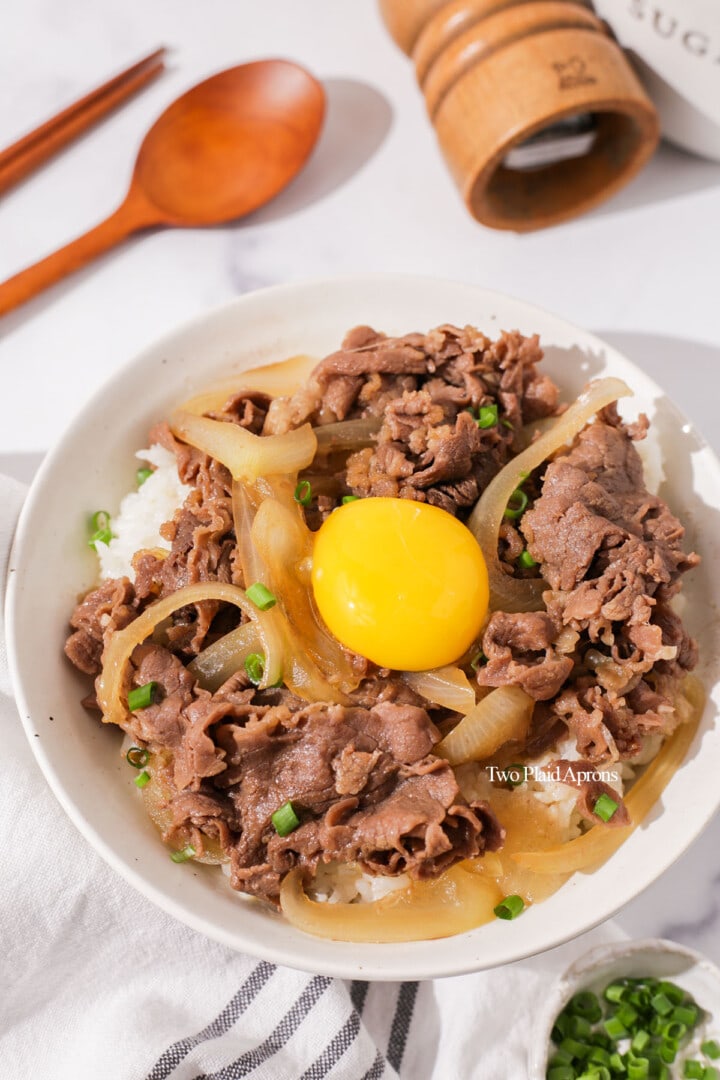 Gyudon (Japanese Beef Bowl) | Two Plaid Aprons