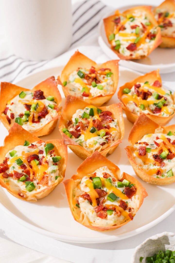 Jalapeño Popper Wonton Cups | Two Plaid Aprons