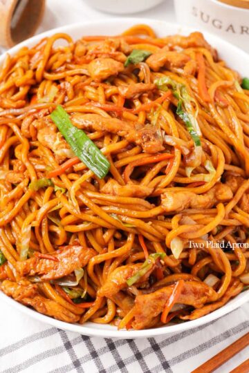 Plate full of chicken lo mein thumbnail shot.