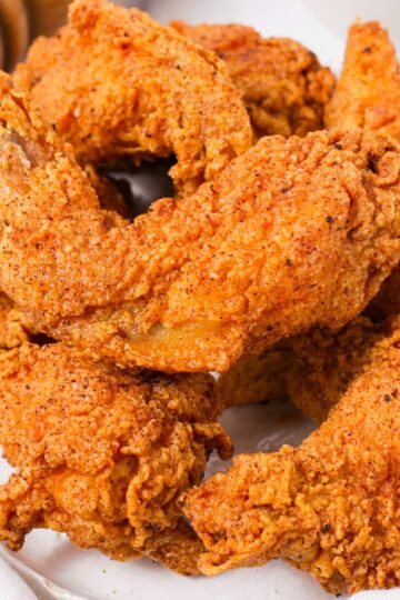 Korean fried chicken wings on a plate thumbnail shot.