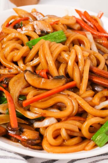 Yaki udon with chopsticks thumbnail shot.