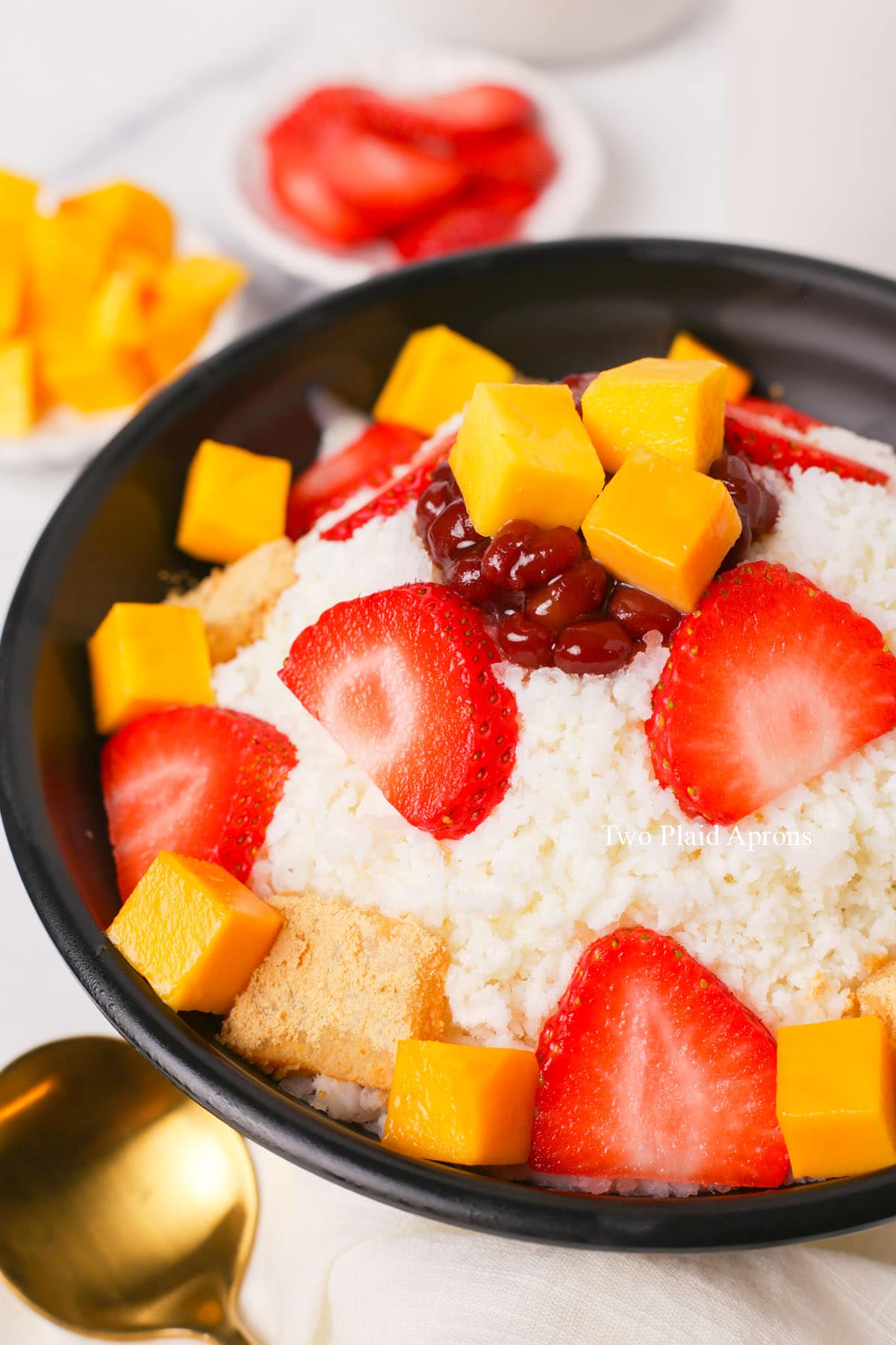 Milky Shaved Ice With Strawberries Recipe