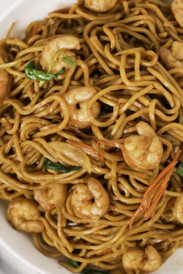 Shrimp lo mein on a plate.